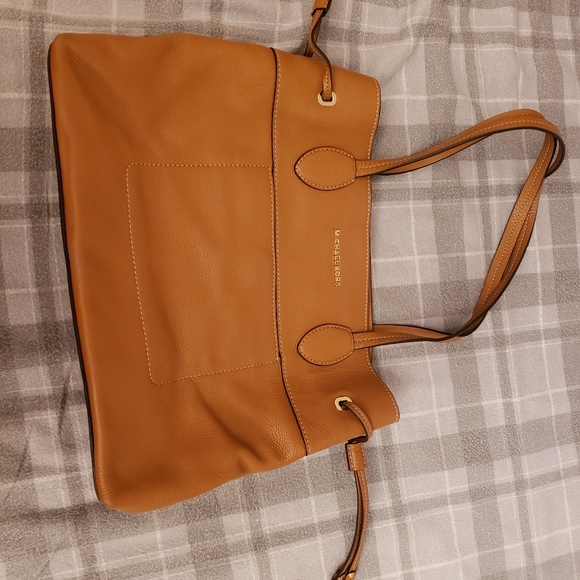 Michael Kors Handbags - Authentic Michael Kors Tan Purse, like brand new